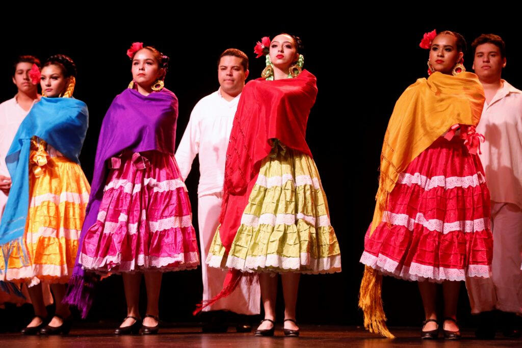 Onceava Posada Navideña anual mostró el folclor mexicano con el Ballet Folklórico de Sacramento el viernes 8 de diciembre en el Luther Burbank Center for the Arts. Will Bucquoy