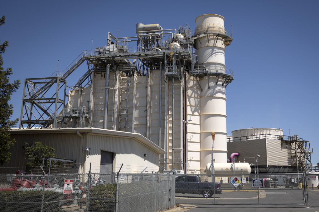 Newsom is pushing the Legislature to adopt new interim goals for clean electricity. The Sacramento Cogeneration 3 power plant is shown. Photo by Miguel Gutierrez Jr., CalMatters