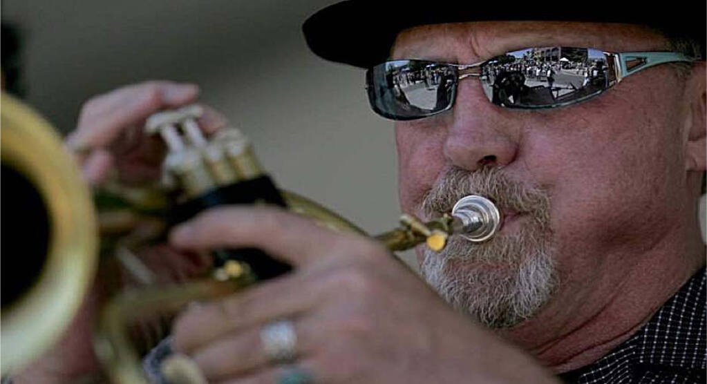 Longtime Petaluma musician Peter Welker, 78, is leaving Petaluma after 48 years and relocating to Arizona.