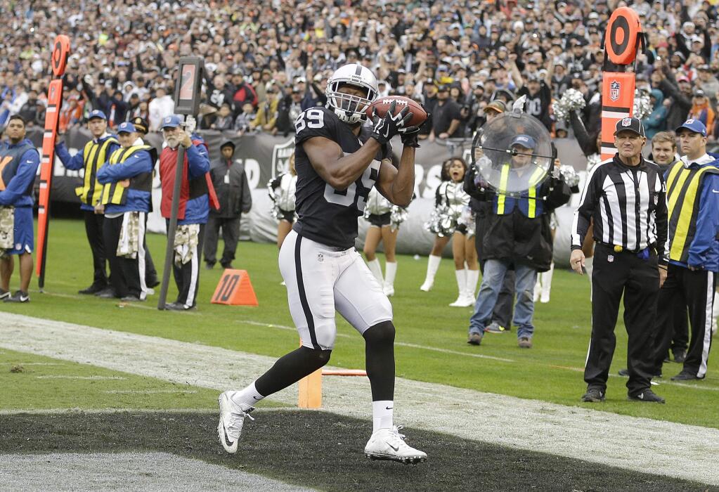 Oakland Raiders wide receiver Amari Cooper (89) catches a touchdown pass against the Denver Broncos during the first half of an NFL football game in Oakland, Calif., Sunday, Nov. 26, 2017. (AP Photo/Ben Margot)