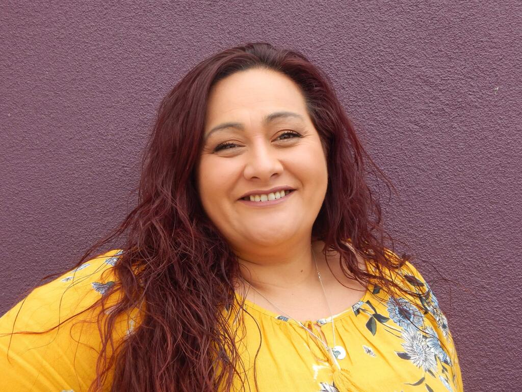 Lisa Fatú, directora de Servicios de Crisis Juvenil, Defensores Sociales de la Juventud, Santa Rosa.