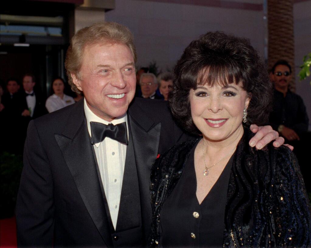 FILE - In this May 30,1998 file photo, singer Steve Lawrence and his Eydie Gorme arrive at the black-tie gala called 'Thanks Frank' honoring Frank Sinatra in Las Vegas. Lawrence has been diagnosed with the early stages of Alzheimer‚Äôs Disease. In a letter sent by his spokesman Howard Bragman on Tuesday, June 11, 2019, Lawrence confirmed the diagnosis. The 83-year-old performer is known for solo hits including the ballad ‚ÄúGo Away Little Girl‚Äù and as one half of the 1960s pop duo Steve and Eydie alongside his wife, Eydie Gorme who died in 2013. (AP Photo/Lennox McLendon, File)