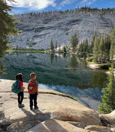 Matthew and Arabella Adams, 5, of Los Angeles are the youngest kids to climb Mount Shasta in Northern California. (Super_hiking_twins/Instagram)
