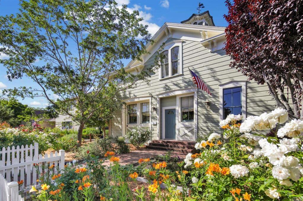 105 Eighth St. is a 4 bedroom, 3 bathroom, 3,101 square foot historic carriage house on the market in Petaluma for $1,579,000. Take a peek inside. Property listed by Corey Robinson/Golden Gate Sotheby's International Realty, sothebysrealty.com, 415-758-0255. (Courtesy of BAREIS MLS)
