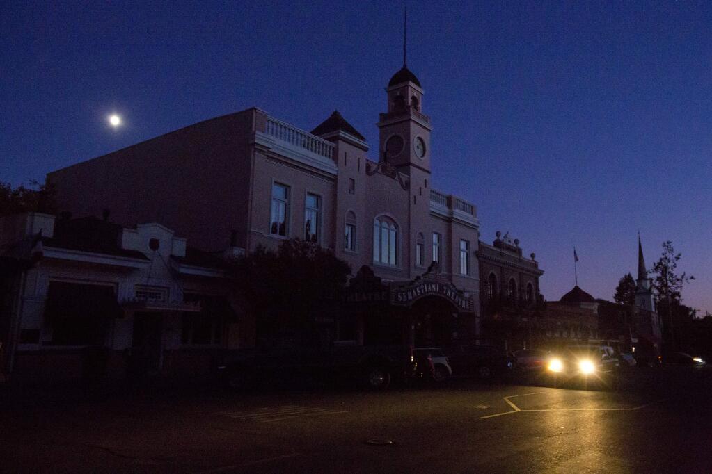 The only light sources on the Plaza were from the moon and from passing cars during the power blackout in Sonoma in 2019 . (Photo by Robbi Pengelly/Inedex-Tribune)