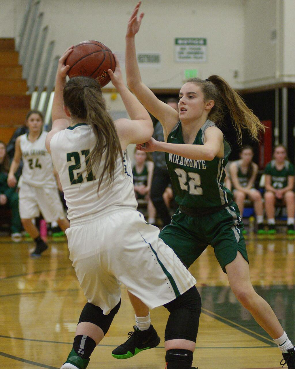 SUMNER FOWLER/FOR THE ARGUS-COURIERMiramonte's Rebecca Welsh is in the face of Casa Grande's Emma Reese as she tries to find an open teammate. Miramonte's defense overwhelmed Casa in a non-league game.