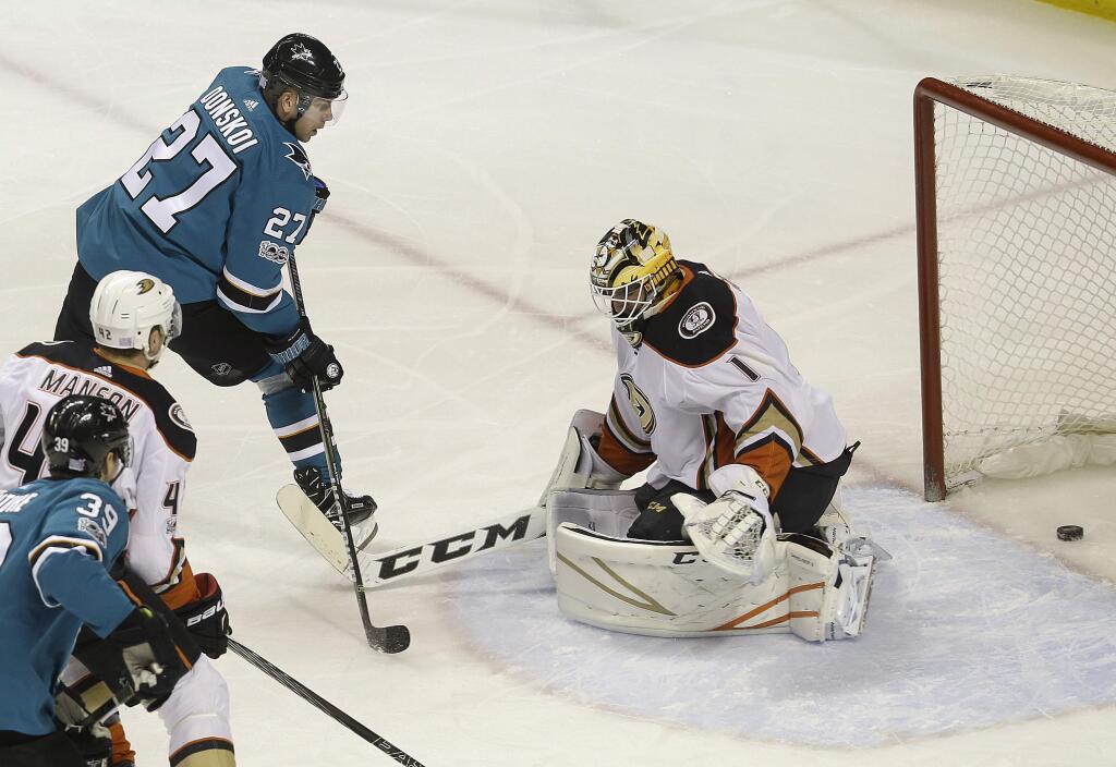 San Jose Sharks right wing Joonas Donskoi (27), from Finland, scores a goal against Anaheim Ducks goalie Reto Berra (1), from Switzerland, during the first period of an NHL hockey game in San Jose, Calif., Monday, Nov. 20, 2017. (AP Photo/Jeff Chiu)