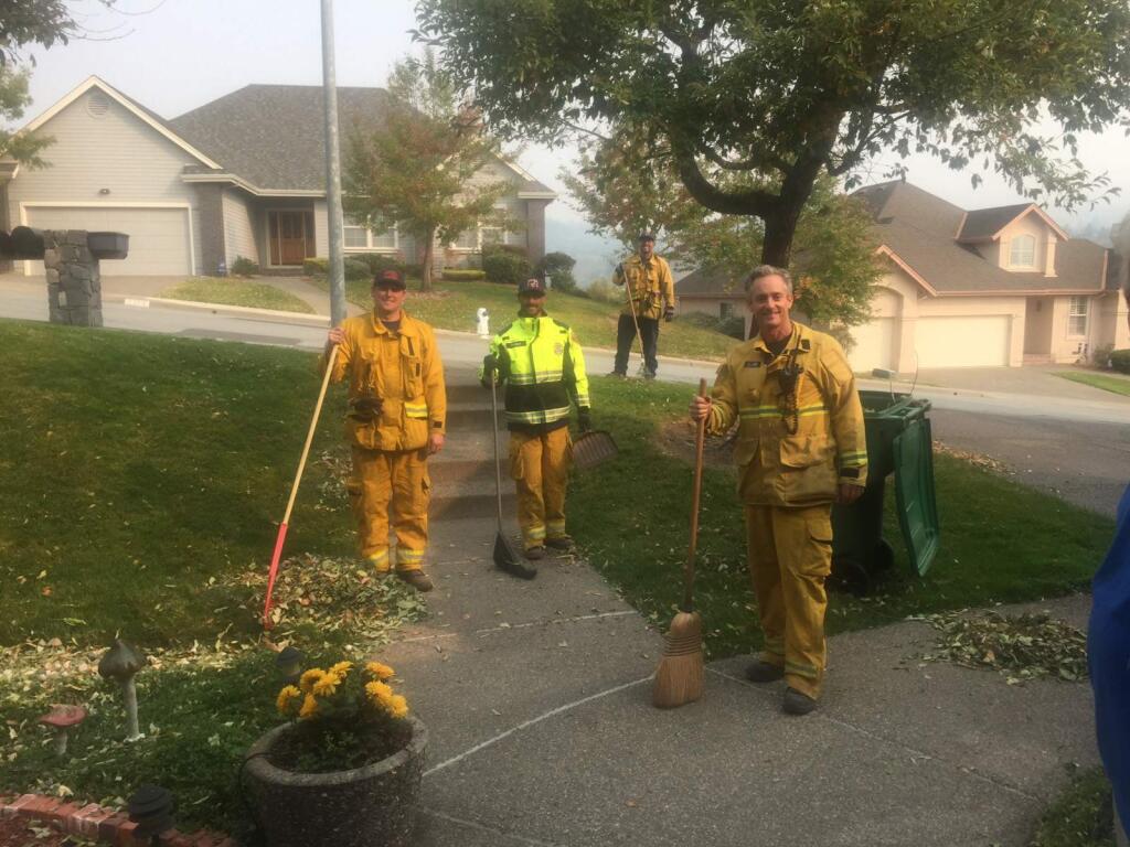 Pasadena firefighters stopped to help Oakmont residents clean up their yard, on Wednesday, Oct. 18, 2017. (Photo by Ingrid Brasche)