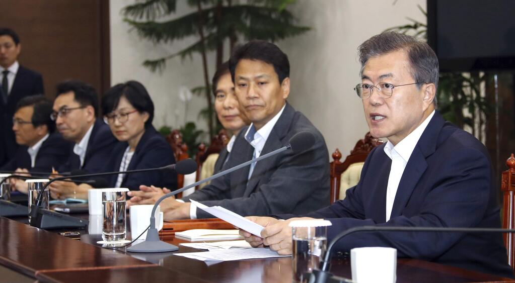 South Korean President Moon Jae-in, right, talks during a meeting with his senior aides at the presidential Blue House in Seoul, South Korea, Monday, May 14, 2018. (Bee Jae-man/Yonhap via AP)