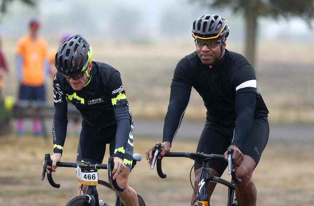 Levi Leipheimer, left, and former baseball player Barry Bonds, set out on the Tour de Fox Wine Country Edition. The 82-mile benefits the Michael J. Fox Foundation for Parkinson's research. (JOHN BURGESS / The Press Democrat)