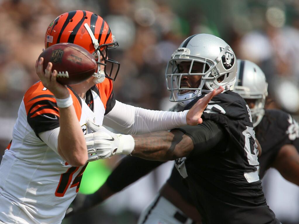 Oakland Raiders' Aldon Smith puts pressure on Cincinnati Bengals quarterback Andy Dalton during their game in Oakland on Sunday, Sept. 13, 2015. (CHRISTOPHER CHUNG/ PD FILE)
