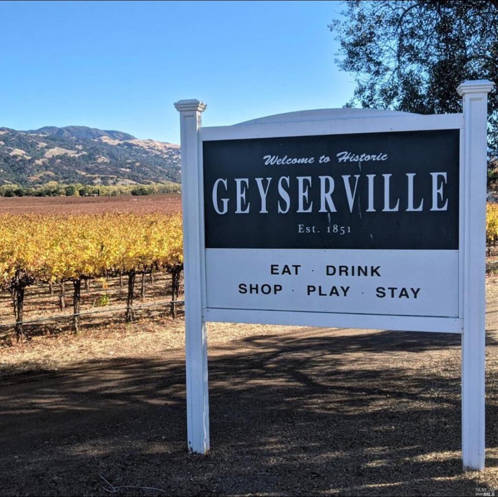 Geyserville sign (deTraci Regula photo)