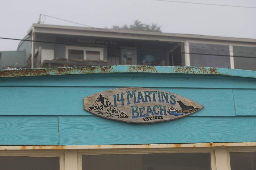 Beach cottages overlook the ocean at Martins Beach in San Mateo County. (ALLEN J. SCHABEN / Los Angeles Times)