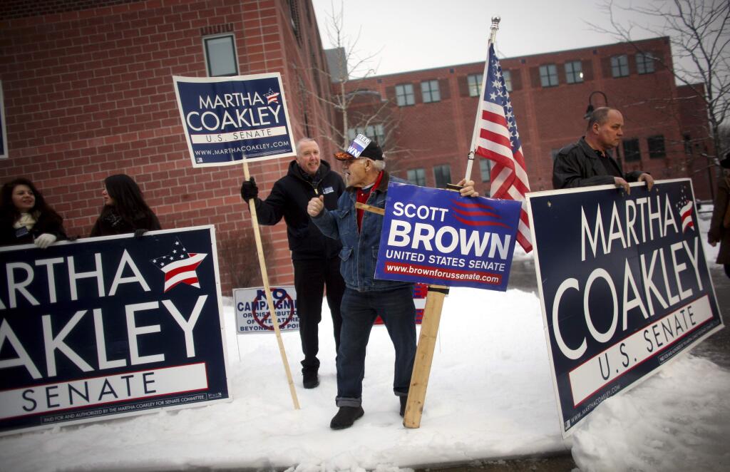 Richard Travers, a supporter of Republican Senate candidate Scott Brown, who won, campaigns for Brown in Medford, Massachusetts, on Jan. 19, 2010. Elements that foreshadowed steep losses for Democrats eight years ago are in place for Republicans in 2017. (YANA PASKOVA / New York Times)