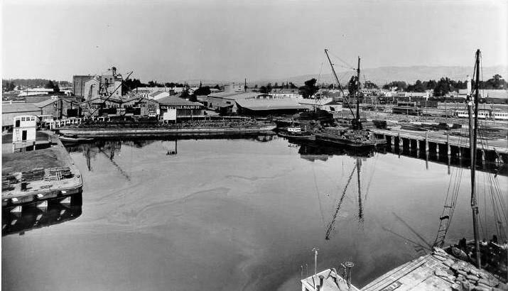 A barge loaded with bags of grain for the Golden Eagle Milling Company in Petaluma in 1930. (SONOMA COUNTY LIBRARY)
