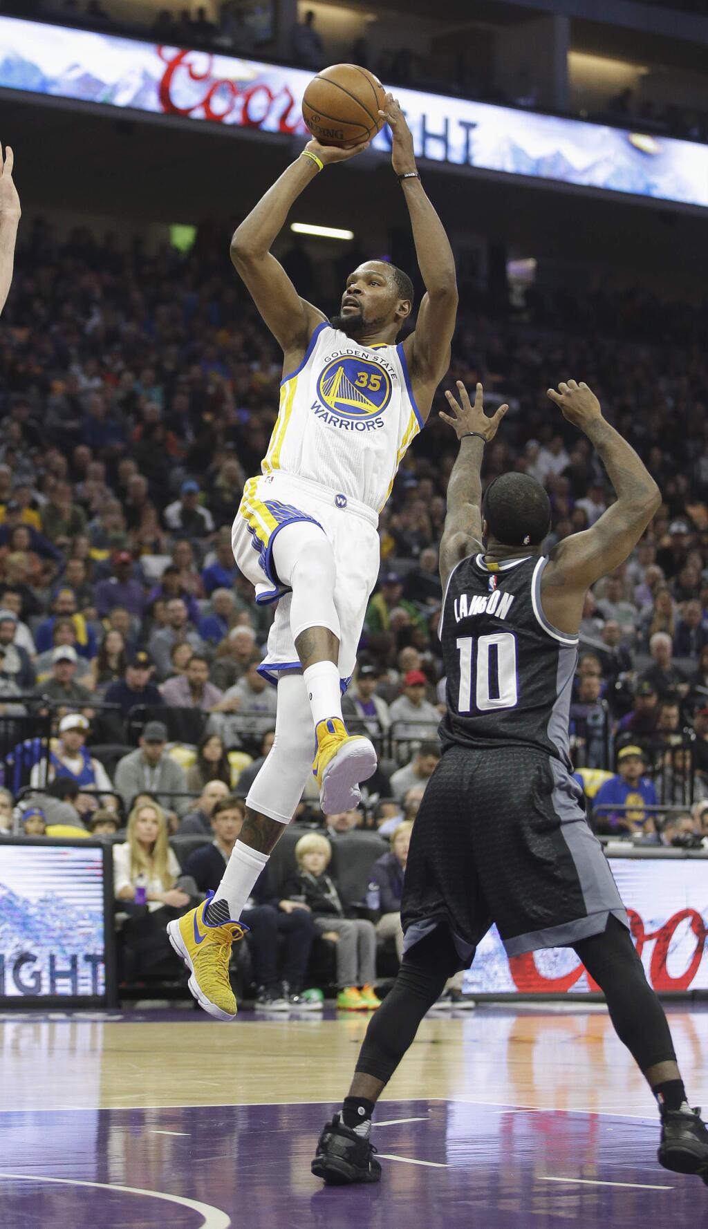 Golden State Warriors forward Kevin Durant, left, shoots over Sacramento Kings guard Ty Lawson during the first half of an NBA basketball game Sunday, Jan. 8, 2017, in Sacramento, Calif. (AP Photo/Rich Pedroncelli)