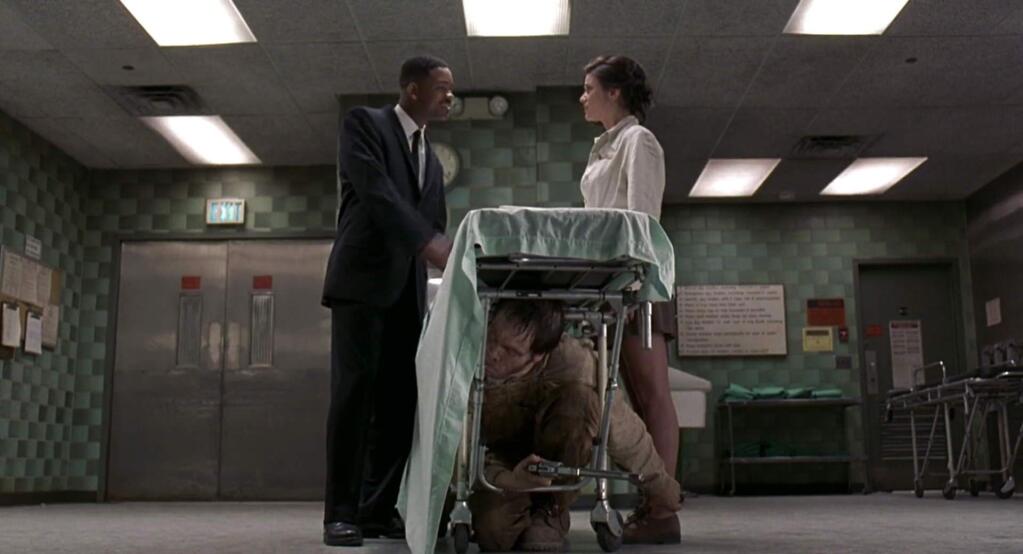 Linda Fiorentino with Will Smith in “Men in Black,” a film she became famous for but was not allowed to be in the sequel to, reportedly because she was “difficult to work with.” (Columbia Studios)