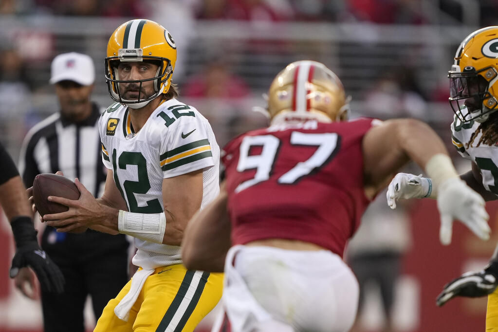 Green Bay Packers quarterback Aaron Rodgers plays against the San Francisco 49ers in Santa Clara on Sunday, Sept. 26, 2021. (Tony Avelar / ASSOCIATED PRESS)