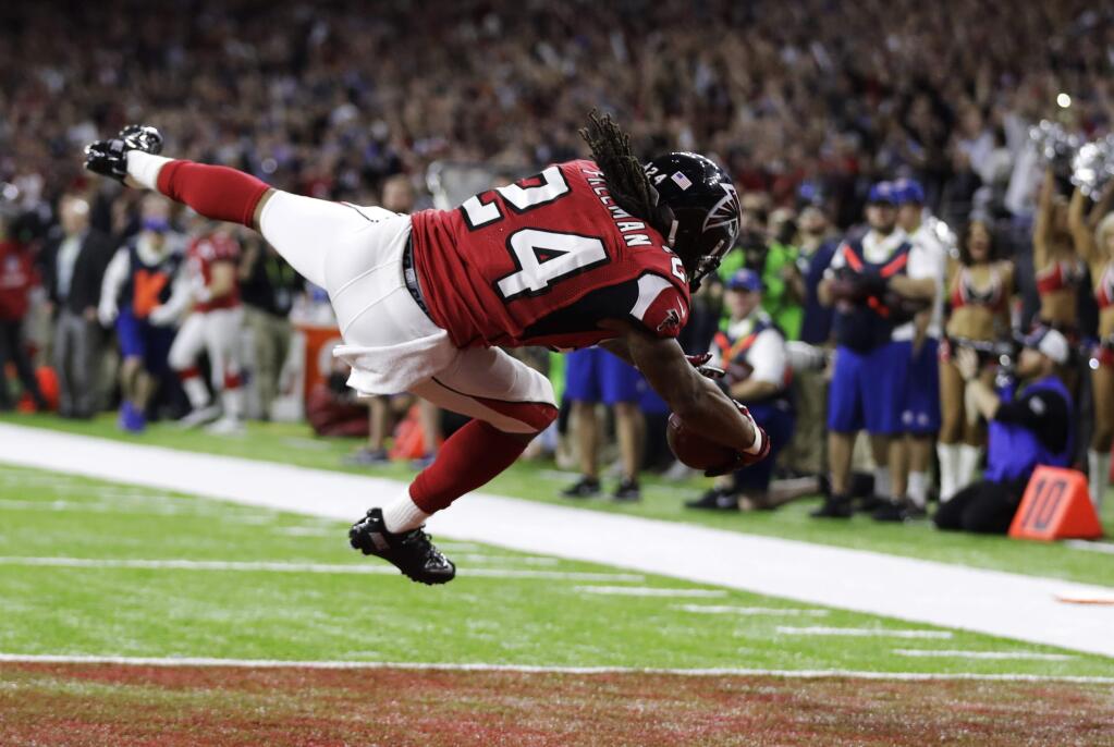 Atlanta Falcons' Devonta Freeman scores a touchdown against the New England Patriots during the first half of the NFL Super Bowl 51 football game Sunday, Feb. 5, 2017, in Houston. (AP Photo/Tony Gutierrez)
