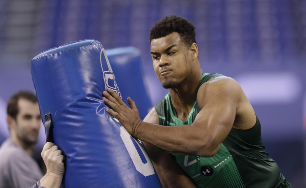 Orgegon defensive lineman Arik Armstead runs a drill at the NFL football scouting combine in Indianapolis, Sunday, Feb. 22, 2015. (AP Photo/David J. Phillip)