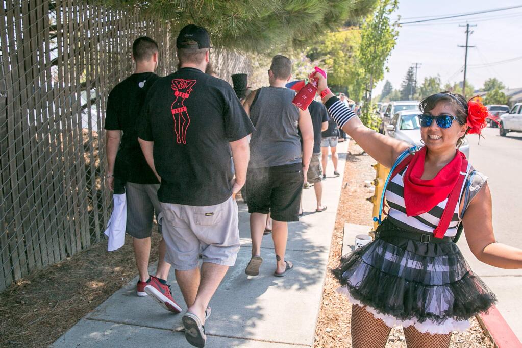 A volunteer keeps the crowds cool as they wait in line at the Lagunitas Beer Circus on August 16th, 2015. (RACHEL SIMPSON/FOR THE ARGUS-COURIER)
