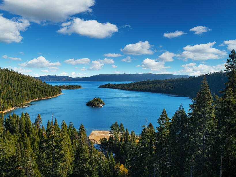 Lake Tahoe ( IM_photo / Shutterstock)