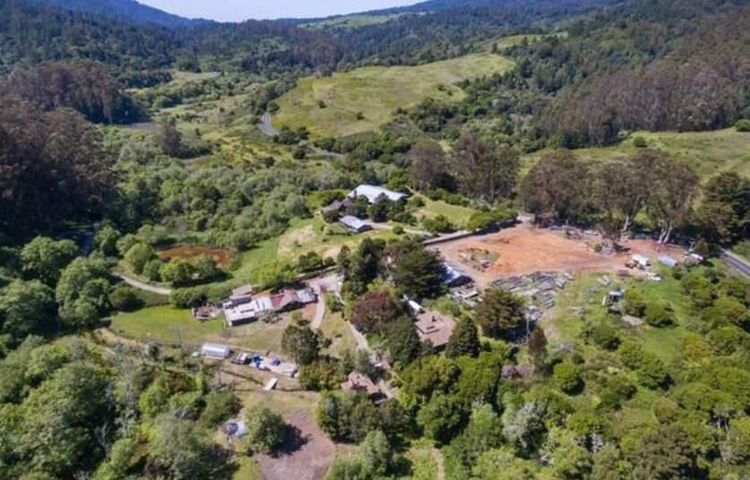5953 Shoreline Highway in Bolinas is on the market $4.8 million. The property is listed by Compass agent Jon DiRienzo. (COMPASS.COM)