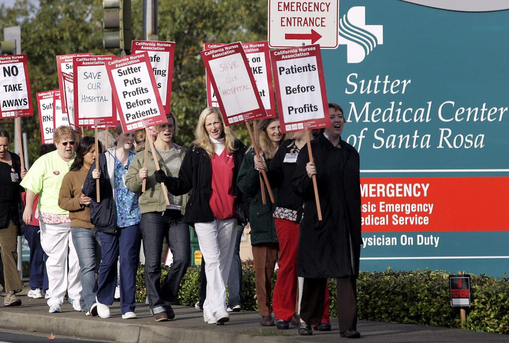 Nurses picket the Sutter Medical Center of Santa Rosa entrance along Chanate Road in 2007. (CHRISTOPHER CHUNG/ PD FILE)