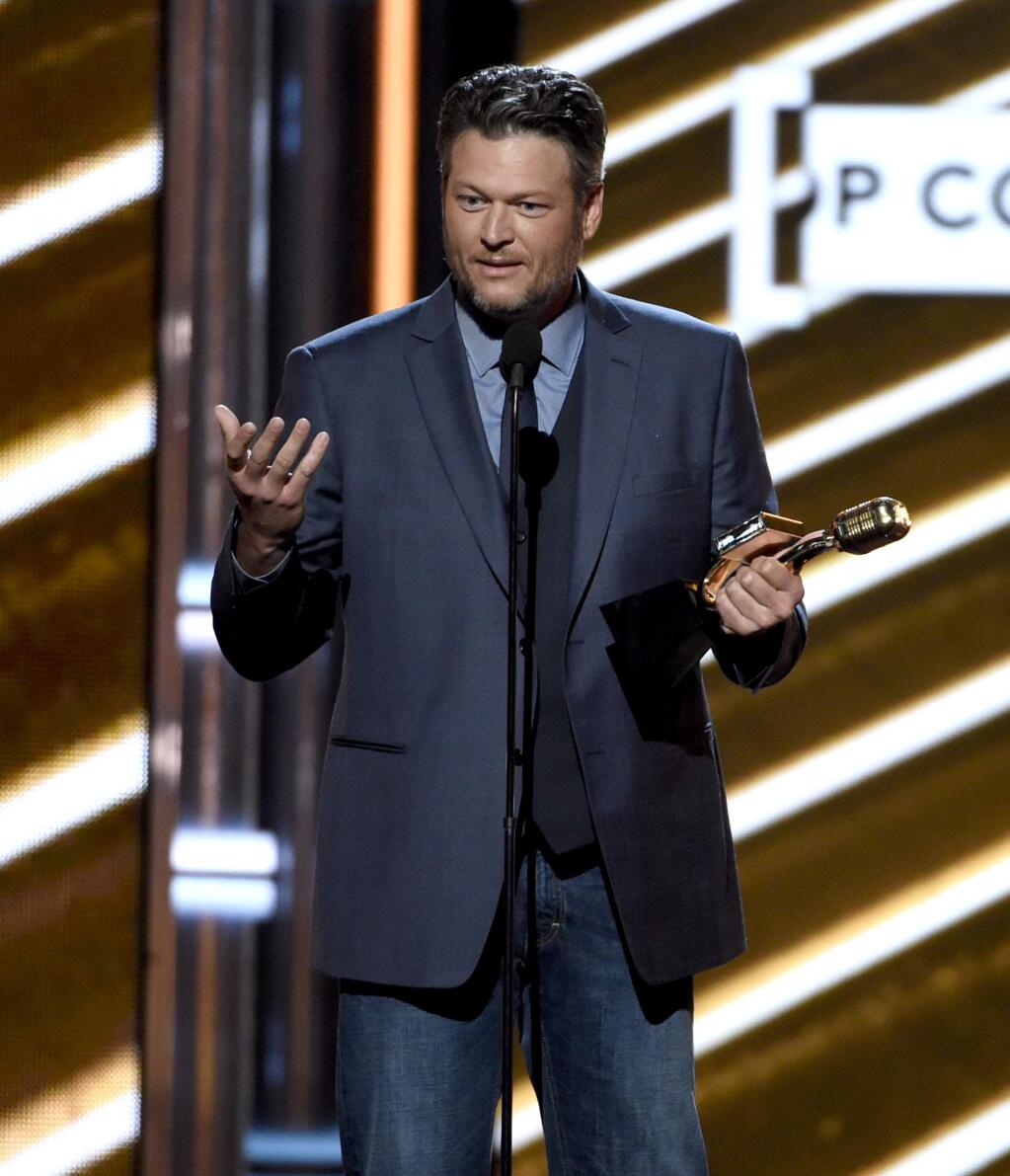 Blake Shelton accepts the award for top country artist at the Billboard Music Awards at the T-Mobile Arena on Sunday, May 21, 2017, in Las Vegas. (Photo by Chris Pizzello/Invision/AP)