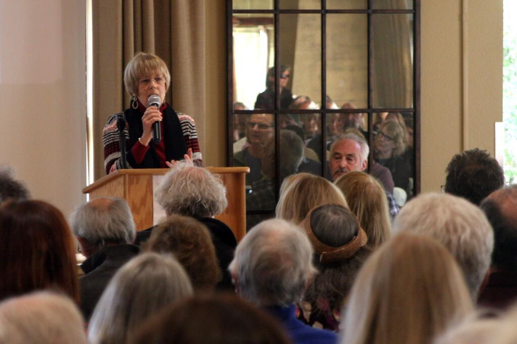 Georgia Kelly introduces George Lakoff, the Praxis Peace Institute guest at a 2019 lecture at a sold-out Vintage House, with about 300 people in attendance. (Christian Kallen/Index-Tribune)