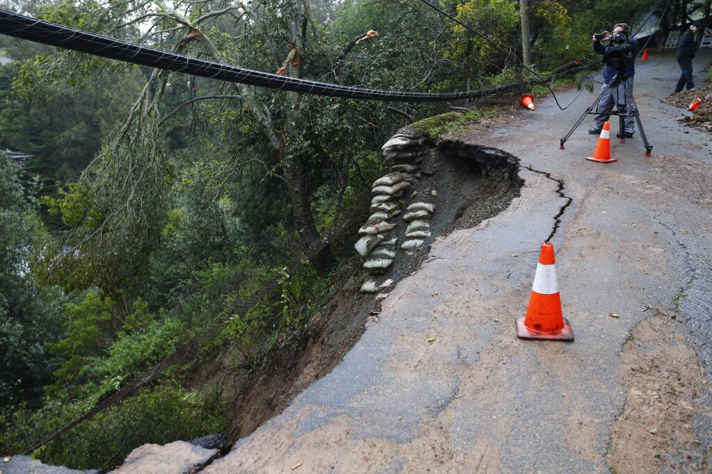 A landslide on Aitken Avenue from an overnight storm threatens homes Friday, April 7, 2017, in Oakland, Calif. (Gary Reyes/Bay Area News Group via AP)