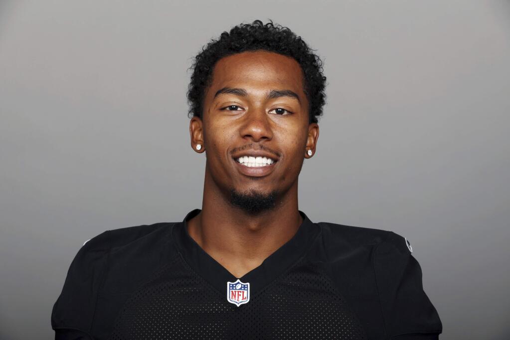 Oakland Raiders cornerback Sean Smith in a 2016 file photo. The Los Angeles County District Attorney's Office says Smith was charged with assault and battery in connection with a July 4, 2017, incident. They say Smith beat the victim and then stomped on the man's head in Pasadena. (AP Photo)