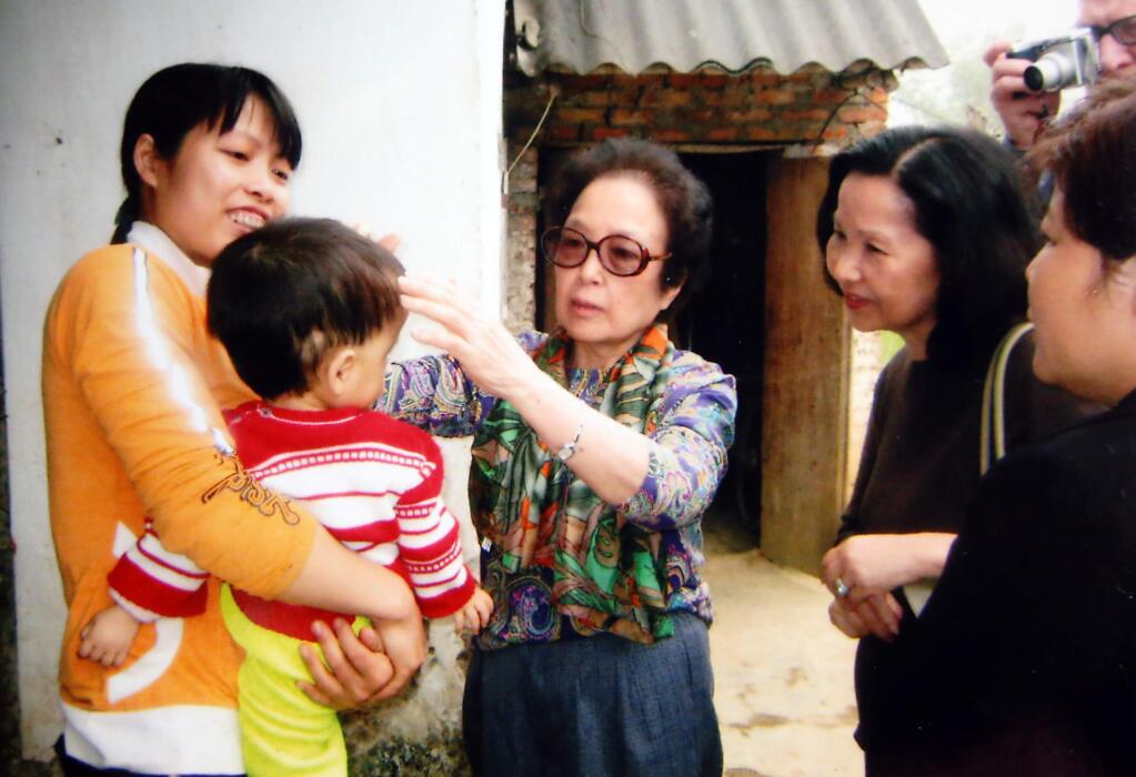 Dr. Le Thi Ngoc Anh, center, examines a young patient while her niece, Anh Larson, of Santa Rosa, right, looks on during a medical visit to the village of Trung Son, in northern Vietnam, in February 2013. (Photo courtesy of Anh Larson.)