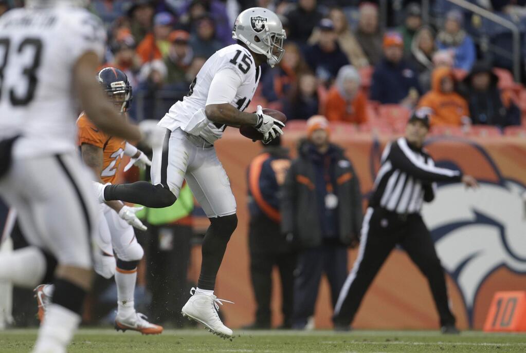 Oakland Raiders wide receiver Michael Crabtree makes a catch in the second half of against the Denver Broncos, Sunday, Jan. 1, 2017, in Denver. (AP Photo/Joe Mahoney)