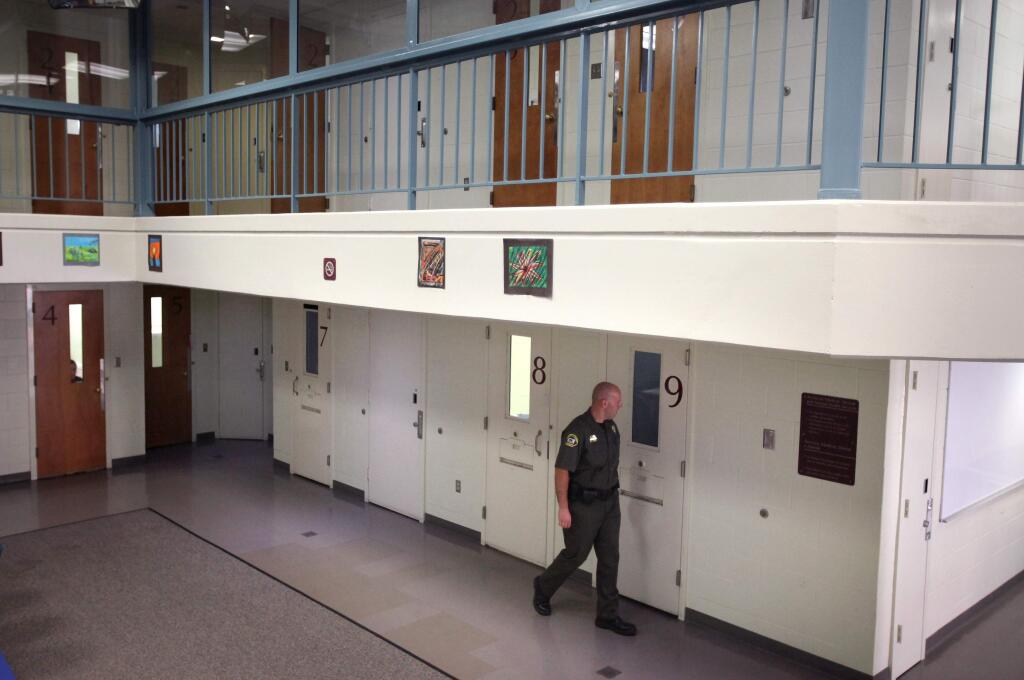 Sonoma County Correctional Deputy Nick Lund makes his rounds in the F-Module mental health unit of the Sonoma County Detention Facility in Santa Rosa in 2013. (CHRISTOPHER CHUNG/ PD FILE)