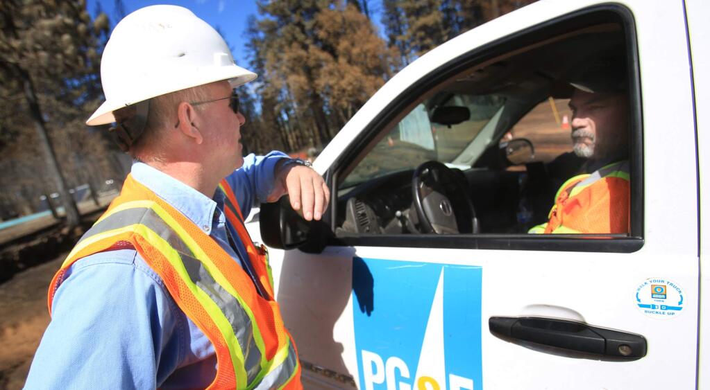 Pacific Gas and Electric incident commander Robert Cupp, left, meets with PG&E supervisors in Hobergs, Thursday Sept. 24, 2015. (Kent Porter / Press Democrat) 2015