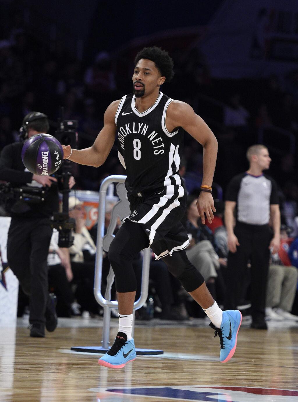Brooklyn Nets' Spencer Dinwiddie dribbles during the NBA All-Star basketball Skills Challenge, Saturday, Feb. 17, 2018, in Los Angeles. Dinwiddie won the event. (AP Photo/Chris Pizzello)