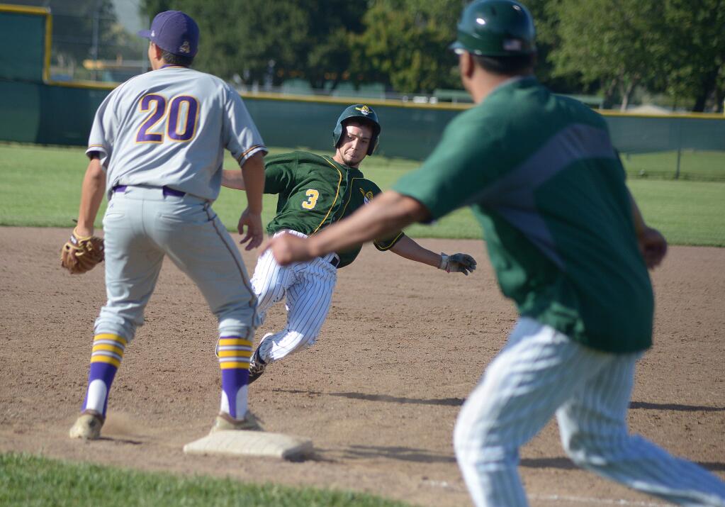 SUMNER FOWLER/FOR THE ARGUS-COURIERCasa Grande coach Paul Maytorena wants Casa Grande base runner Stephen Proctor to get down as he comes into third base ahead of the throw to Ukiah infielder Devin Kirby.