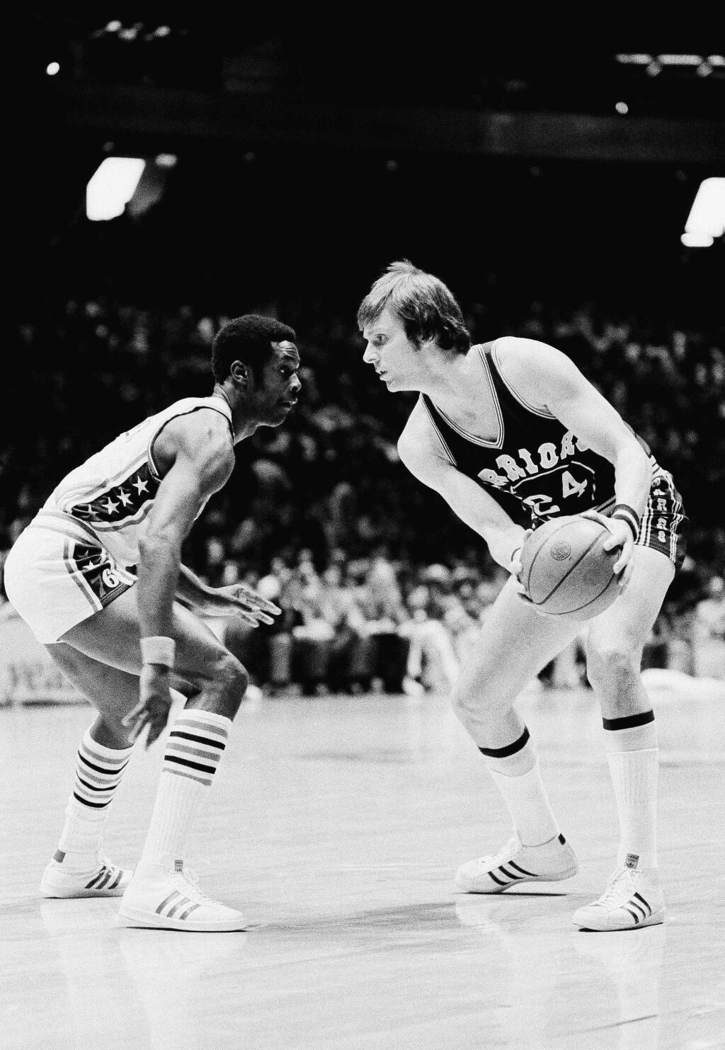 Warriors forward Rick Barry, right, squares off against Fred Carter of the Philadelphia 76ers in a game in February of the 1975-76 season. Barry and the Warriors won that night, 121-114, and went on to have the best regular-season record in the NBA. (Rusty Kennedy / Associated Press))