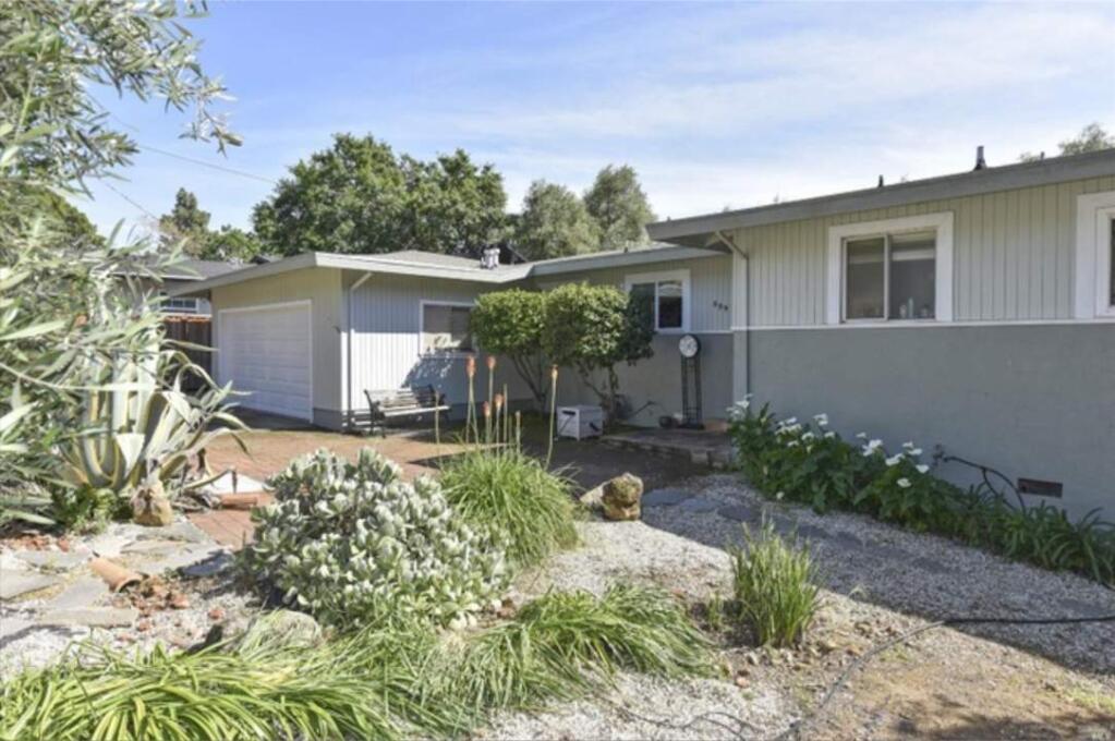 House at 889 Earnest Drive, Sonoma, sold for $637,500.