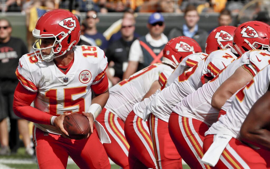 Kansas City Chiefs quarterback Patrick Mahomes, left, plays against the Pittsburgh Steelers, Sunday, Sept. 16, 2018, in Pittsburgh. (AP Photo/Gene J. Puskar)