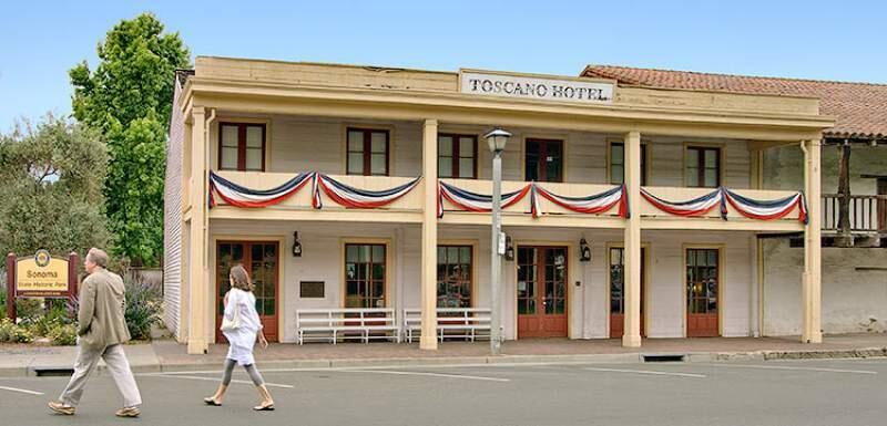 The Toscano opened around 1890. By mid-20th century it was a favorite of such regulars as Ty Cobb and Hap Arnold, lured no doubt by its famous Old Fashioneds.