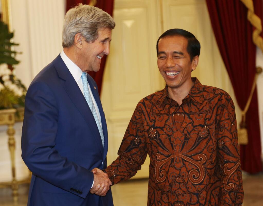 Indonesia's President Joko Widodo, right, meets U.S. Secretary of State John Kerry, left, at the presidential palace in Jakarta, Indonesia, Monday, Oct. 20, 2014. (AP Photo/Tatan Syuflana)