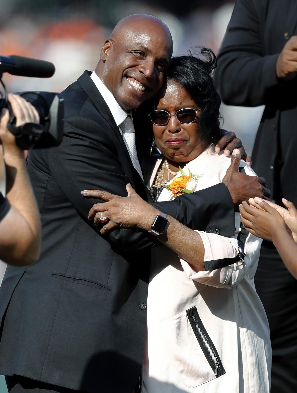 Former San Francisco Giants player Barry Bonds, left, hugs his mother, Pat, during a ceremony to retire his jersey number before a baseball game between the Giants and the Pittsburgh Pirates in San Francisco, Saturday, Aug. 11, 2018. (John G. Mabanglo/Pool Photo via AP)