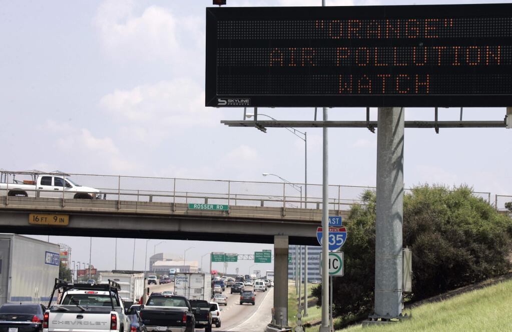 A sign posting an alert for bad air quality is shown along Interstate Highway 635 in Dallas. A similar system has been suggested for dealing with the coronavirus. (DONNA McWILLIAM / Associated Press, 2009)