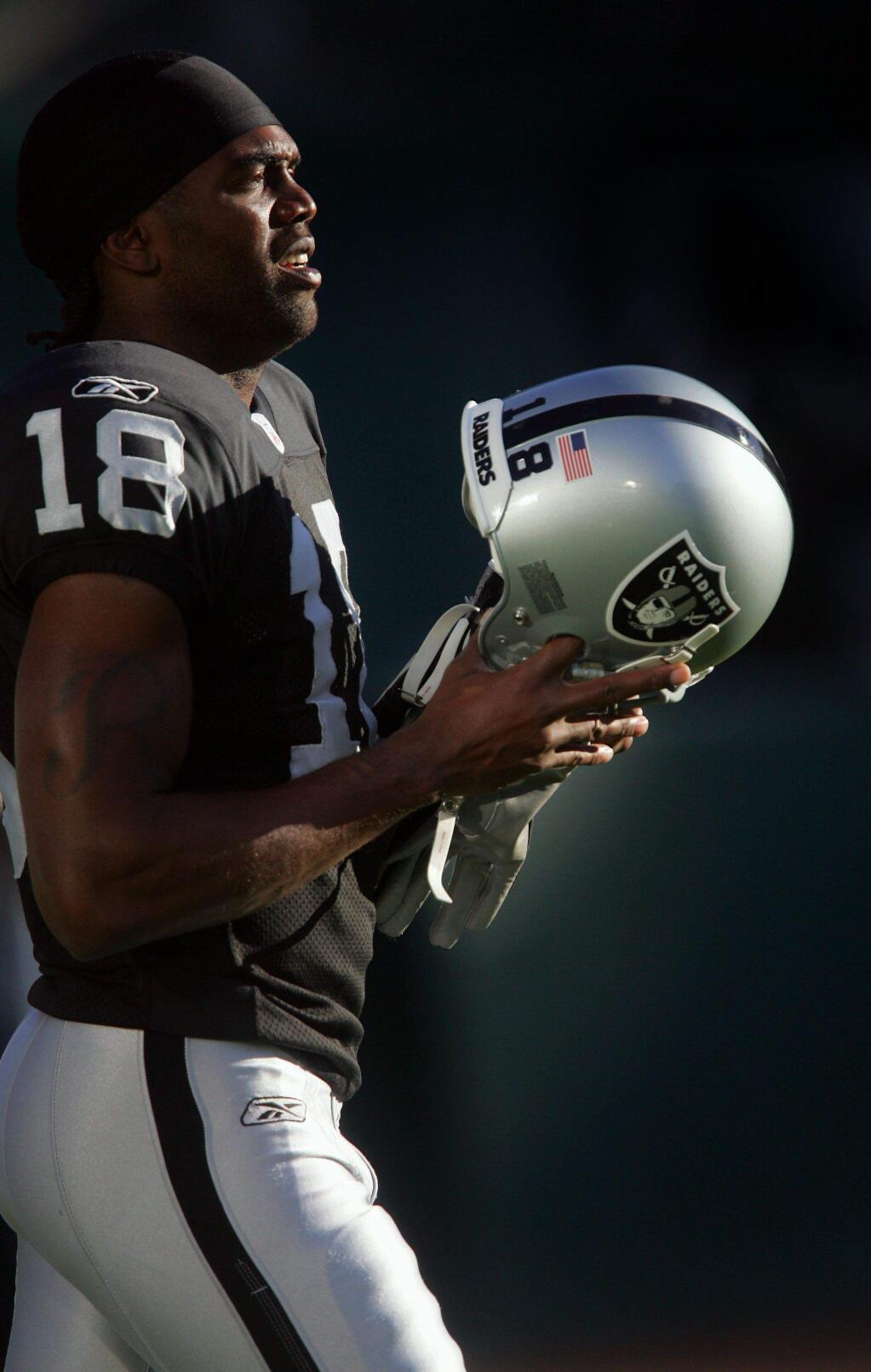 Oakland Raiders receiver Randy Moss readies for an NFL pre-season football game against the Detroit Lions on Friday, Aug. 25, 2006, in Oakland, Calif. (AP Photo/Marcio Jose Sanchez)