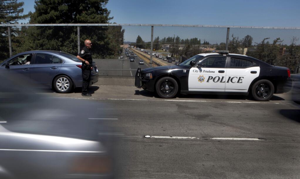 Petaluma, CA, USA.Thursday, July 28, 2016. Petaluma Police Officer Rob Hawkins pulls over a vehicle E. Washington for a traffic violation and issued a warning. (CRISSY PASCUAL/ARGUS-COURIER STAFF)