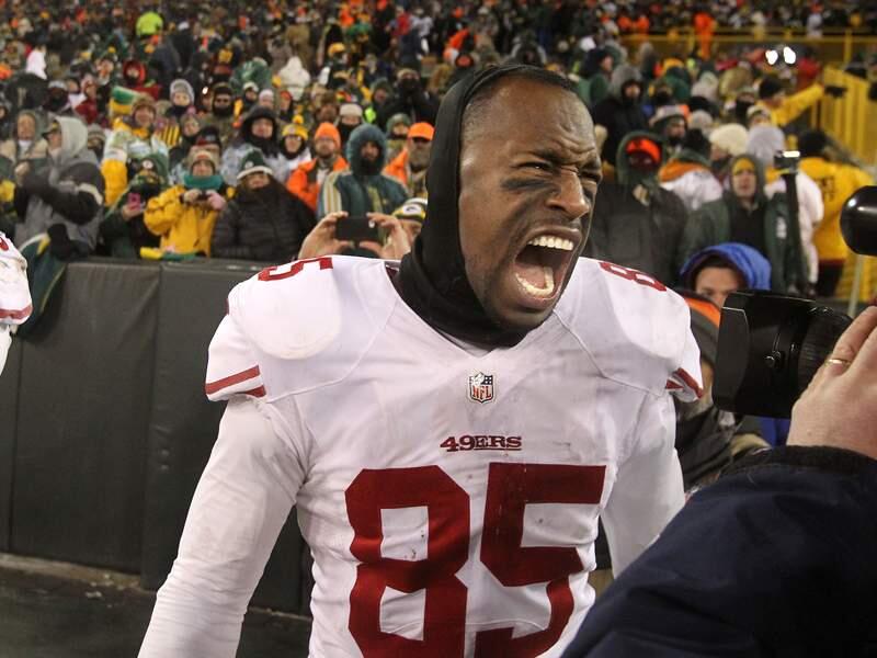 49ers tight end Vernon Davis screams while leaving the field after the 49ers beat the Green Bay Packers in a wild card playoff game in January. (JOHN BURGESS/ PD)