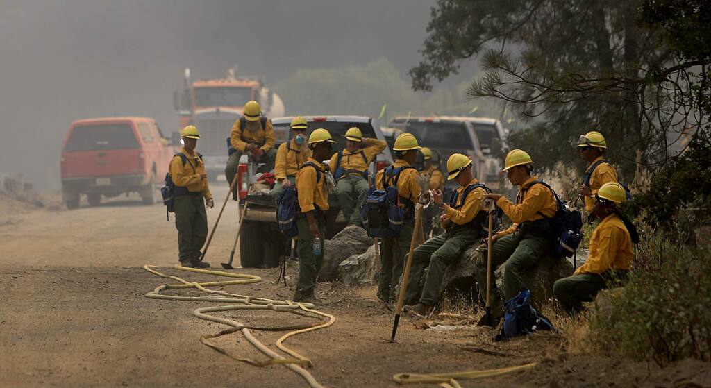 U.S. Army firefighters from Fort Lewis Military Base take break from clearing brush near Lake Pillsbury on Tuesday, Aug. 14, 2018. (KENT PORTER/ PD)