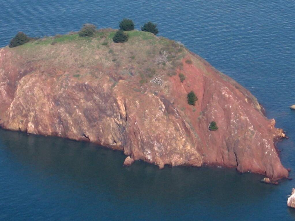 Red Rock Island in the San Francisco Bay, which was once listed at $22 million, is now for sale at the bargain price of $5 million. (Nbv4/Creative Commons)